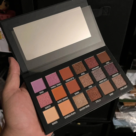 MAKEUP BUNDLE - Picture 2 of 7